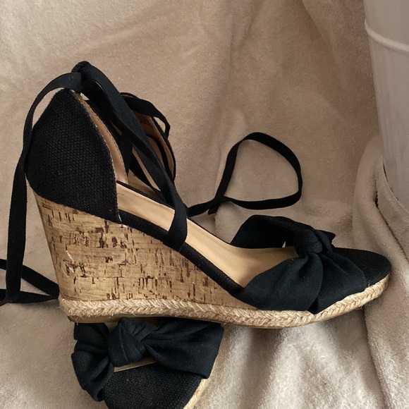 Tie up, black wedges - Picture 2 of 8